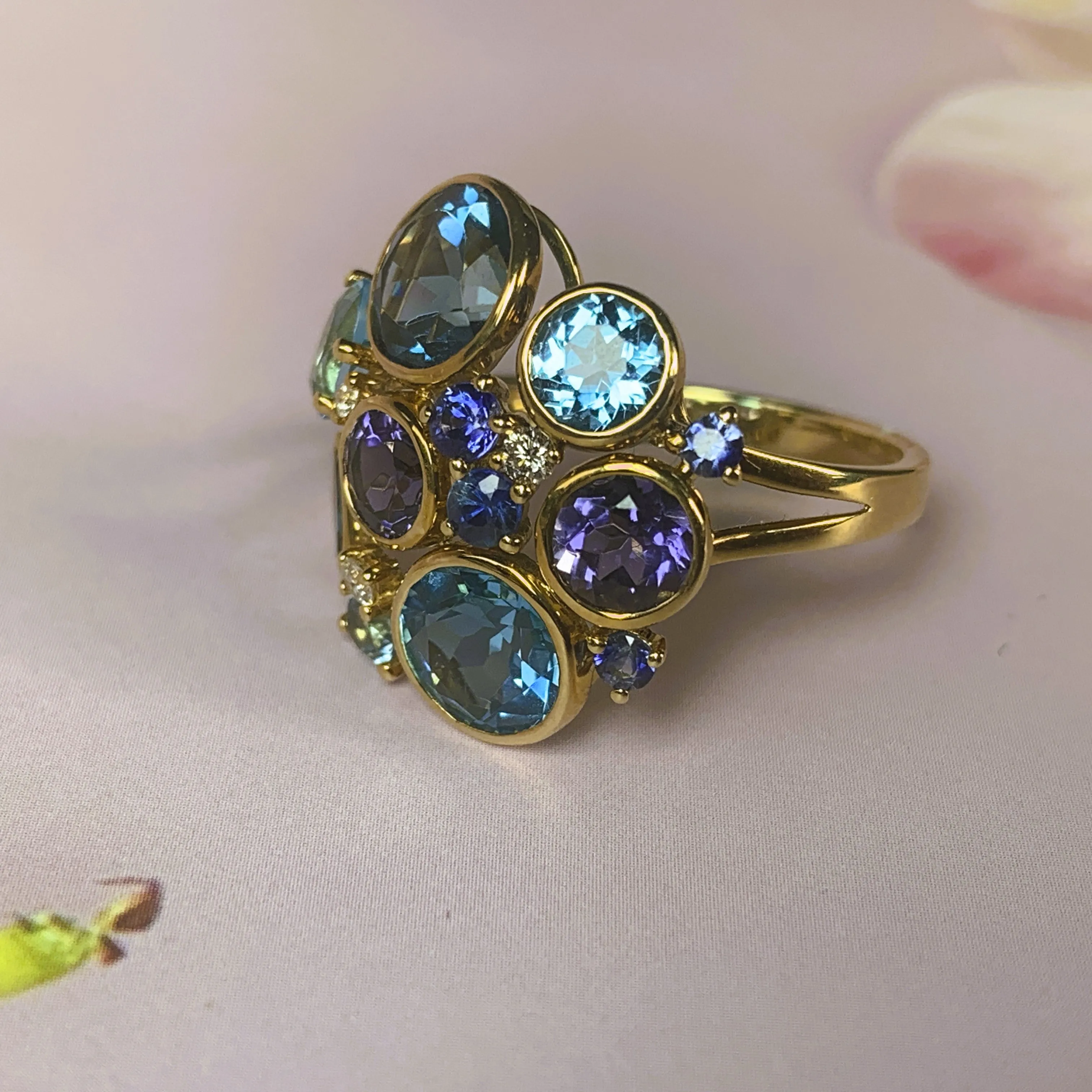18kt Yellow Gold designer cluster ring with Tanzanite, Blue Topaz and Iolite
