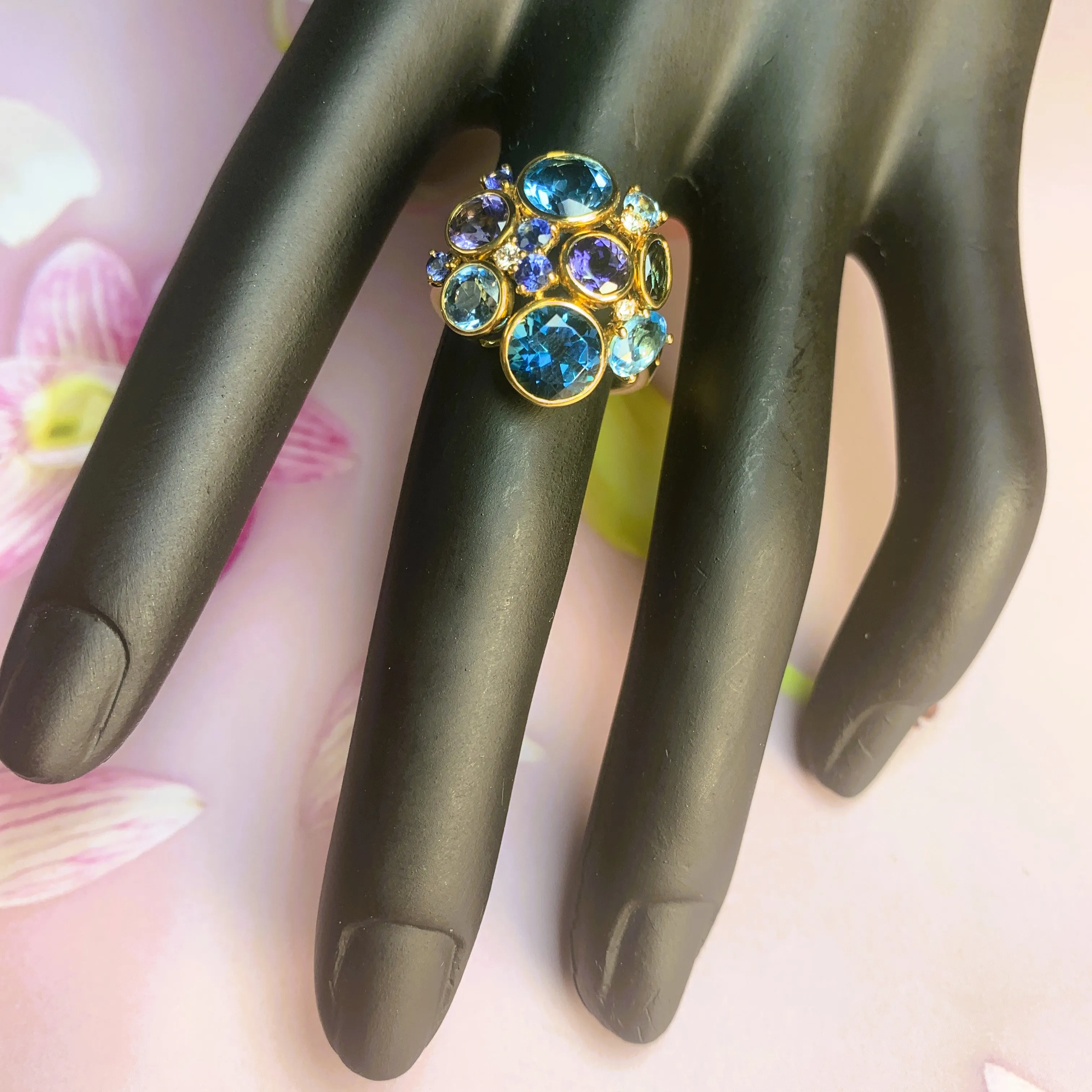 18kt Yellow Gold designer cluster ring with Tanzanite, Blue Topaz and Iolite