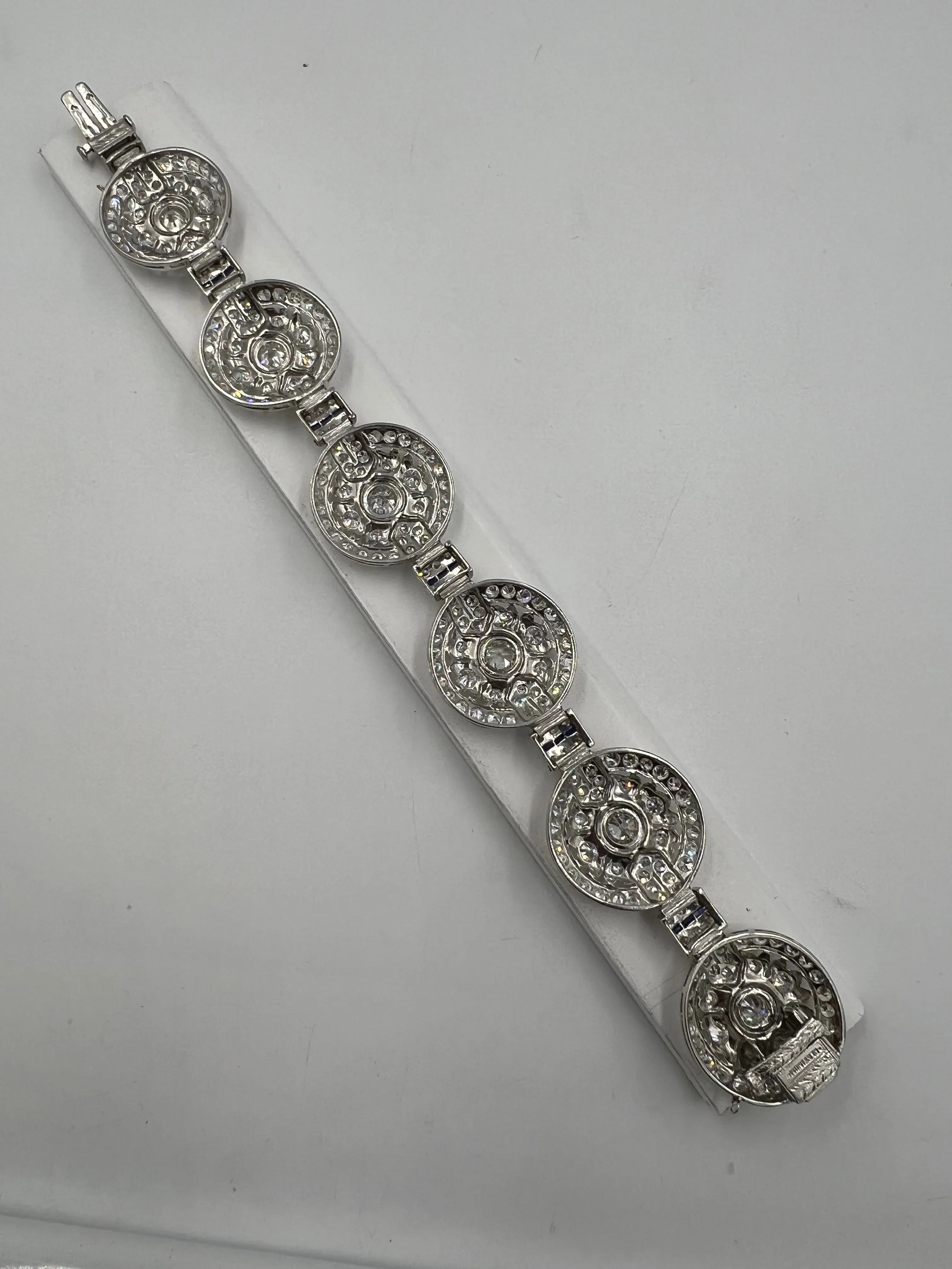 1930s Art Deco Diamond Platinum Circular Bracelet