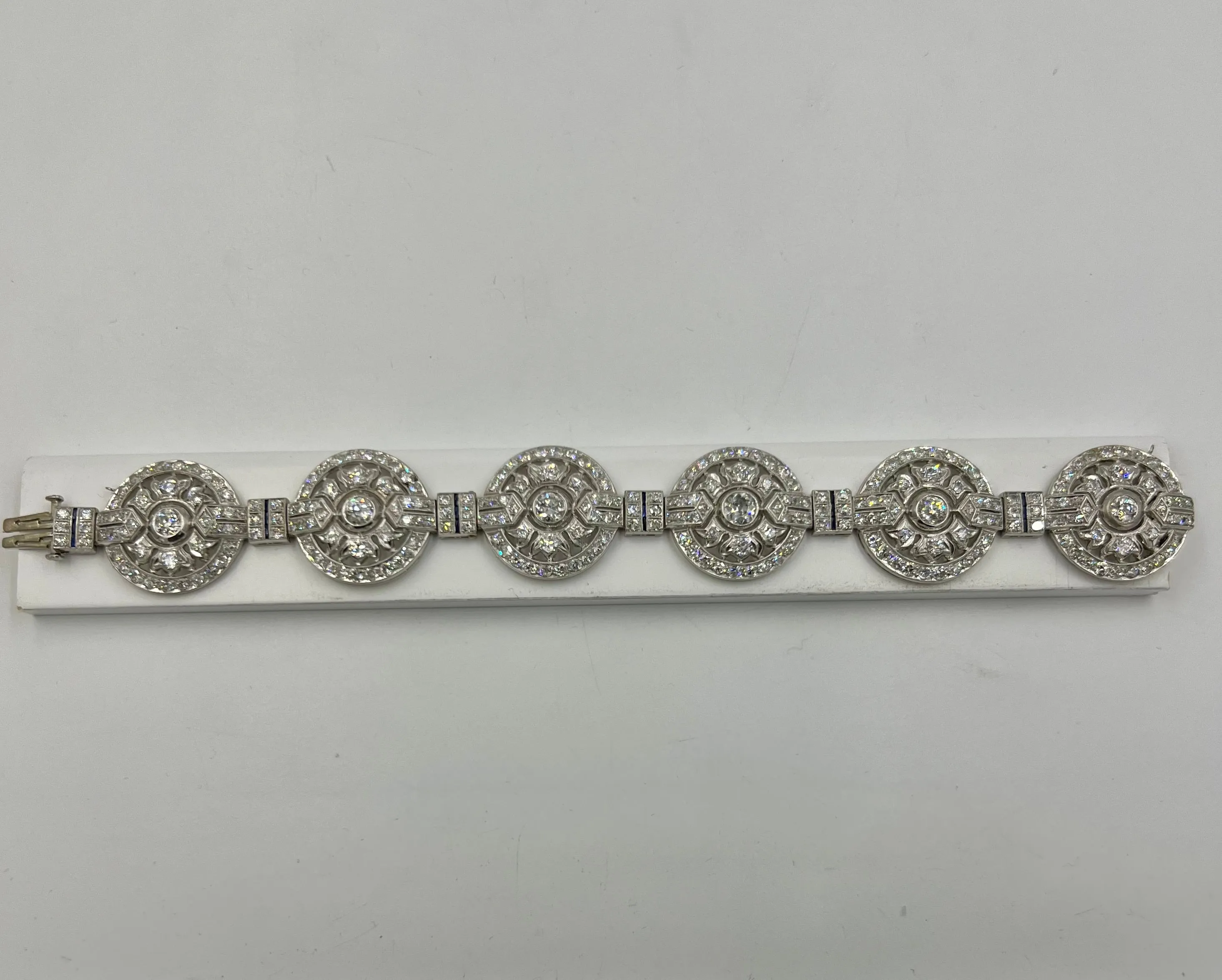 1930s Art Deco Diamond Platinum Circular Bracelet