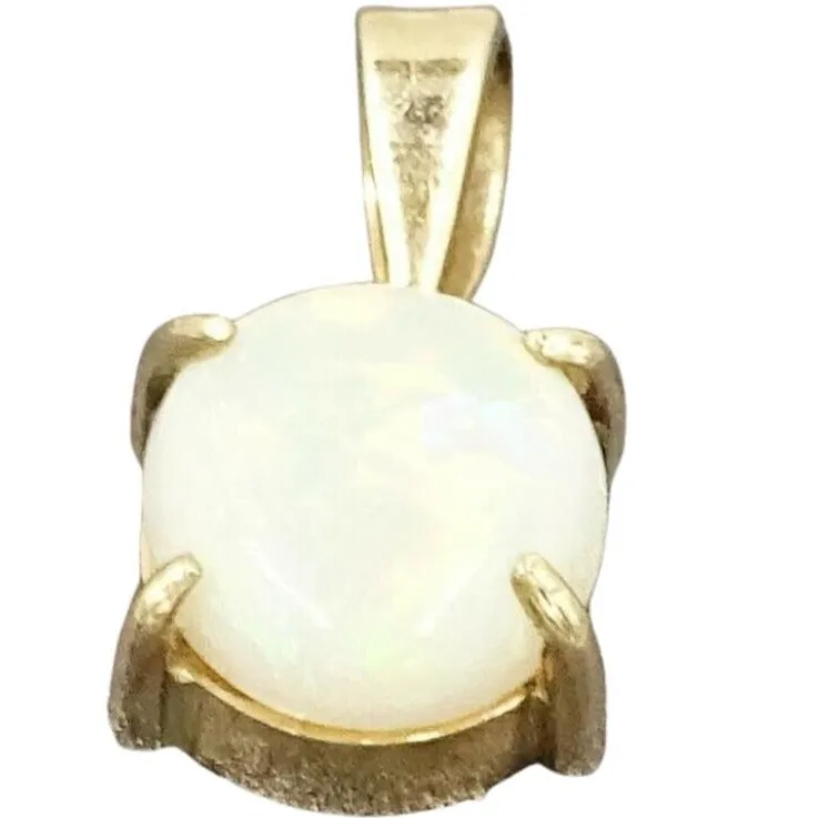 "Valentine's Sparkle: Pre-Loved 10ct Yellow Gold Opal Claw Set Pendant"